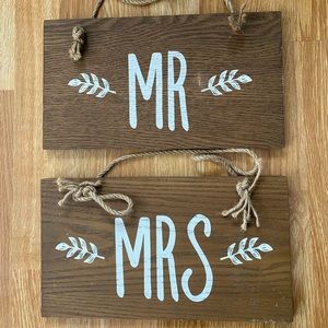 Mr&Mrs Wood Signs